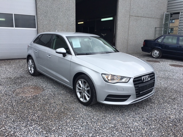 AUDI A3 SPORTBACK**ATTRACTION** 1600TDI 13.950€ | Stylcar2 AUDI A3 SPORTBACK**ATTRACTION** 1600TDI 13.950€ | Stylcar2