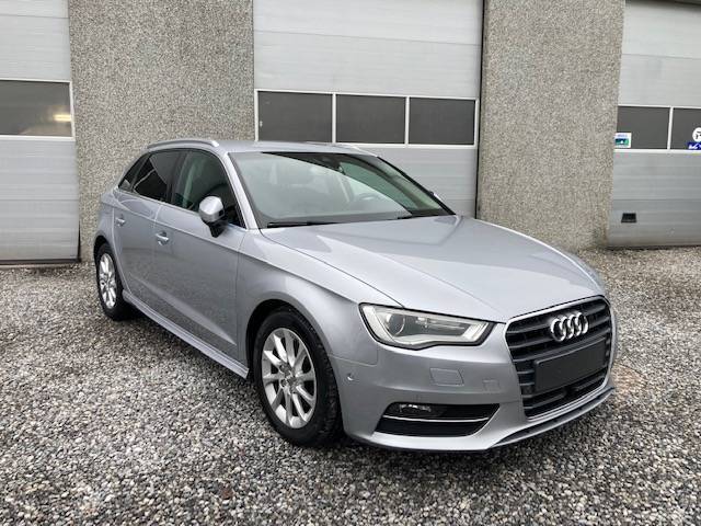 AUDI A3 SPORTBACK **VERSION**ATTRACTION** 14.250€ 12 MOIS DE GARANTIE | Stylcar2 AUDI A3 SPORTBACK **VERSION**ATTRACTION** 14.250€ 12 MOIS DE GARANTIE | Stylcar2