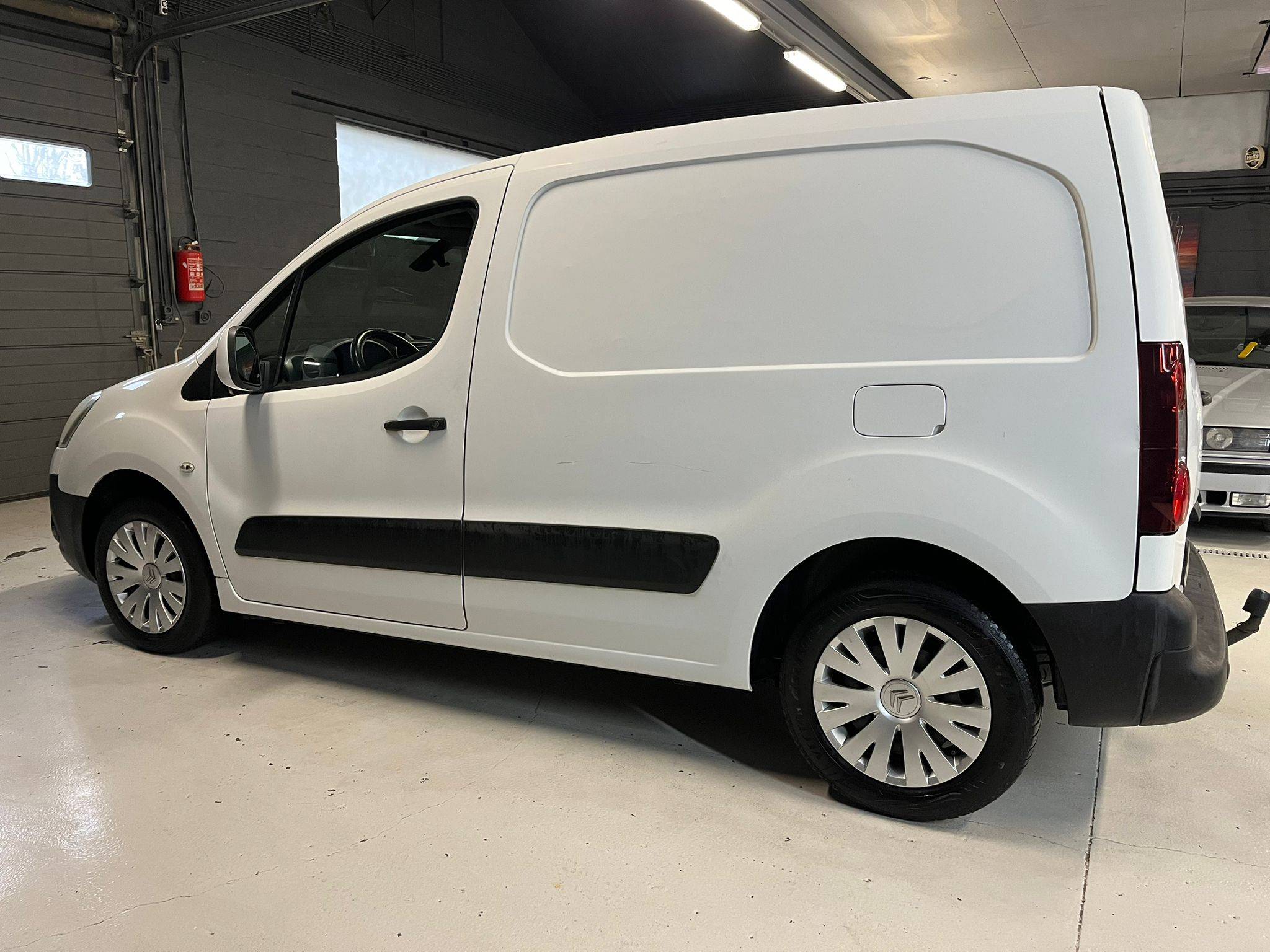 WhatsApp Image 2025-11-19 at 15.39.34 (1)