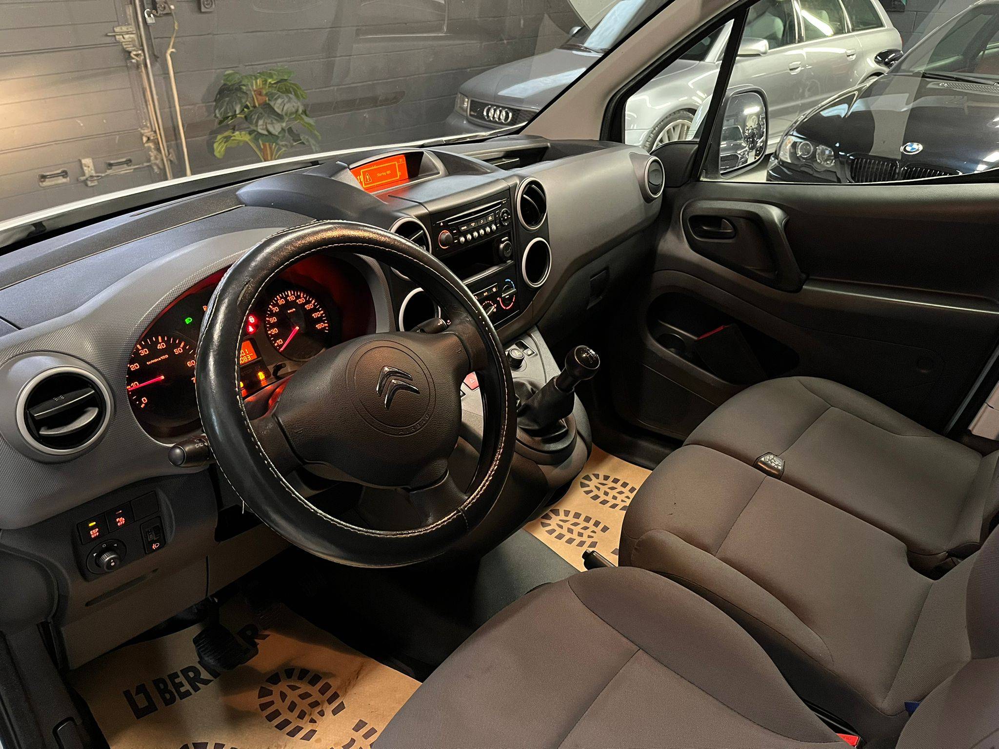 WhatsApp Image 2025-11-19 at 15.39.37 (2)