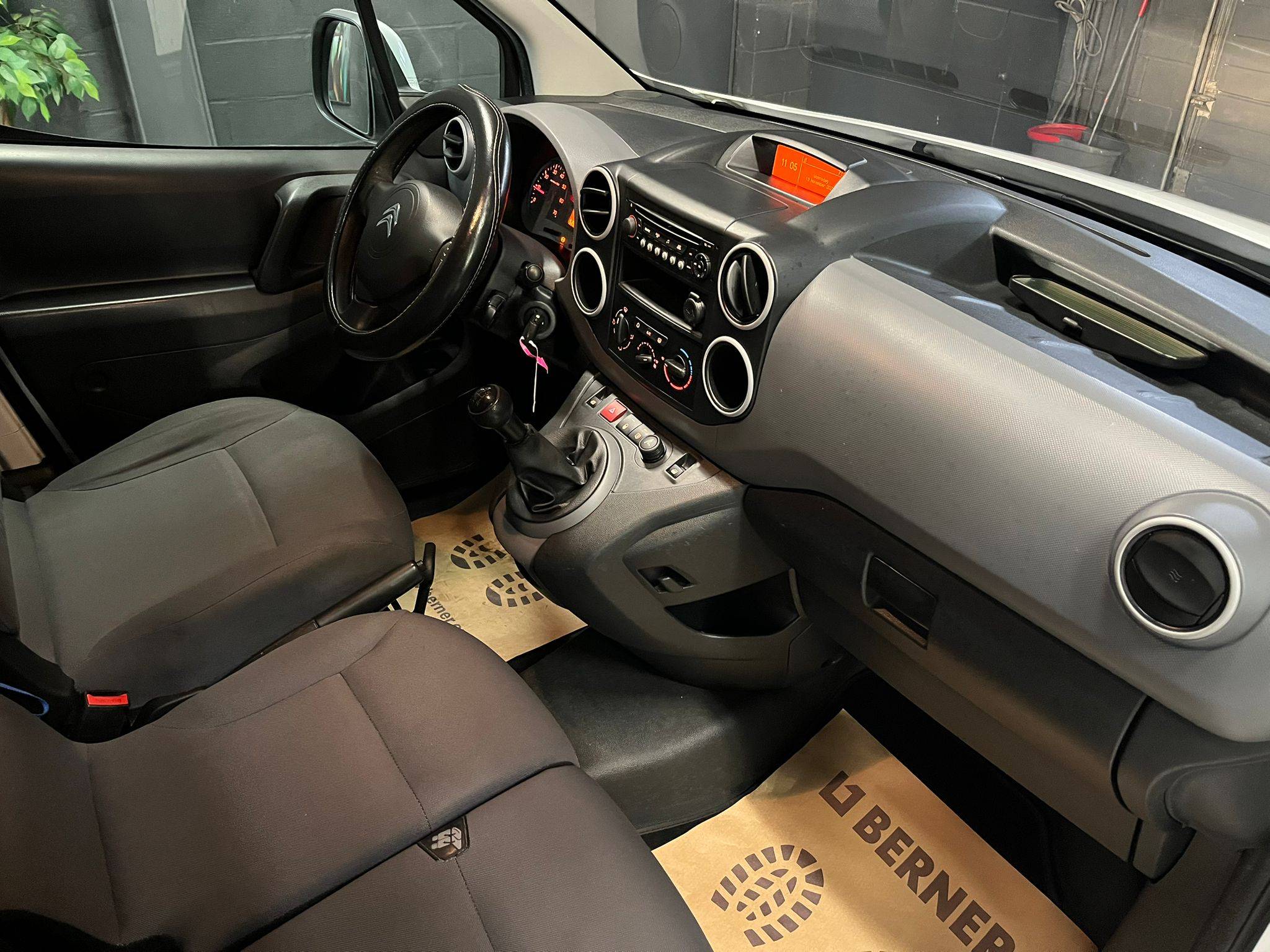 WhatsApp Image 2025-11-19 at 15.39.37 (4)