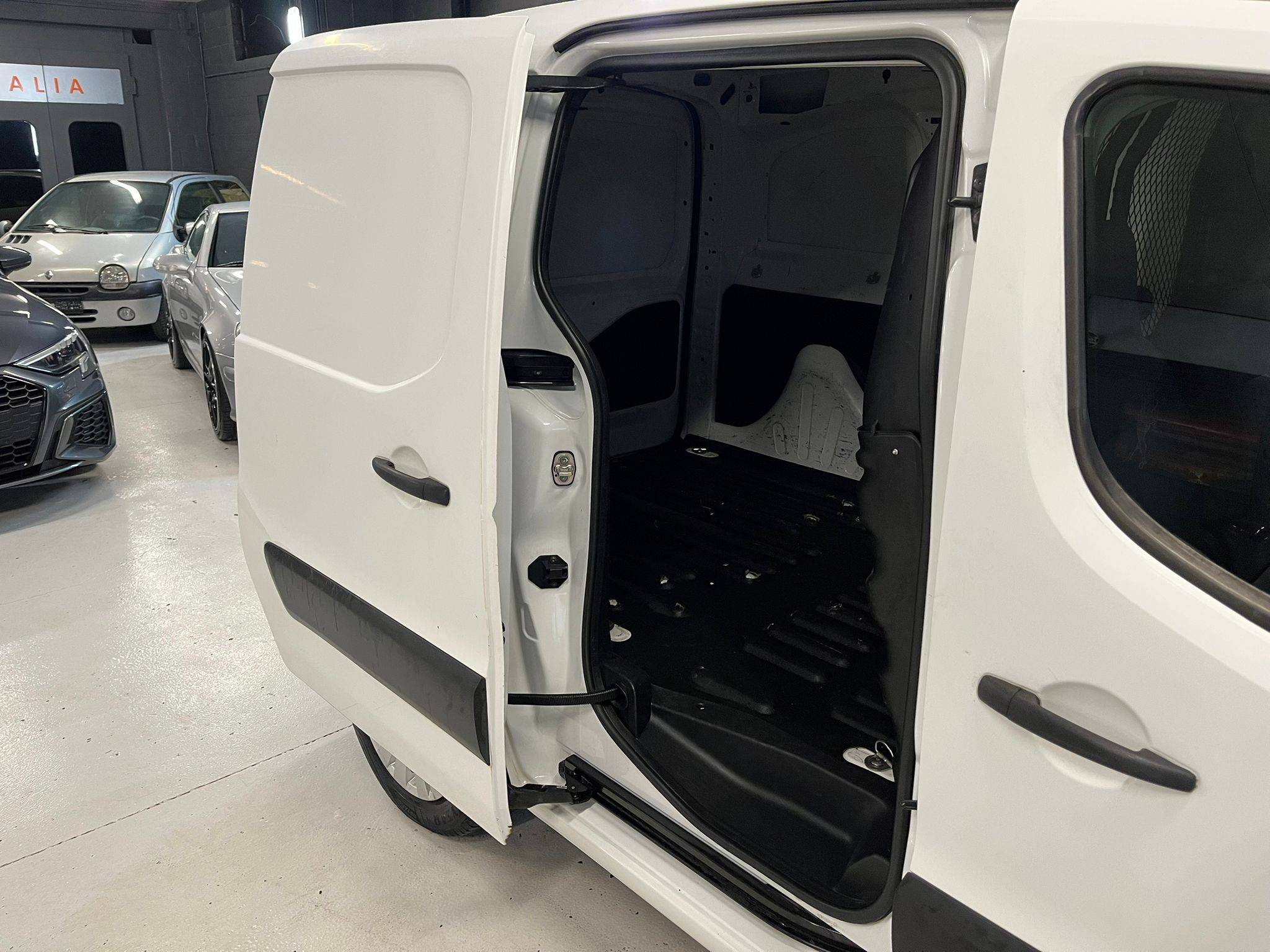 WhatsApp Image 2025-11-19 at 15.39.37 (8)