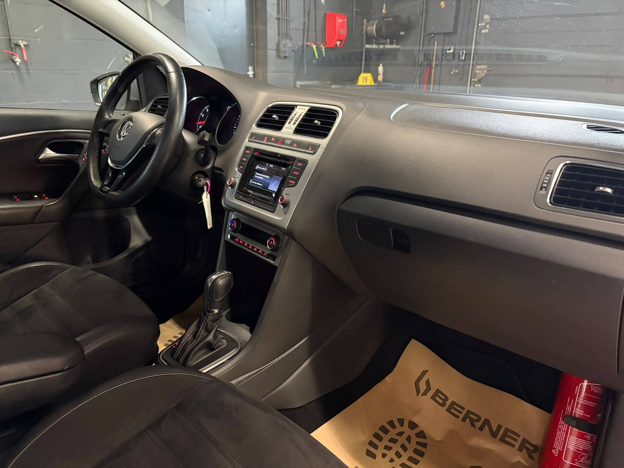 VOLKSWAGEN POLO CROSS - Stylcar2 Florennes