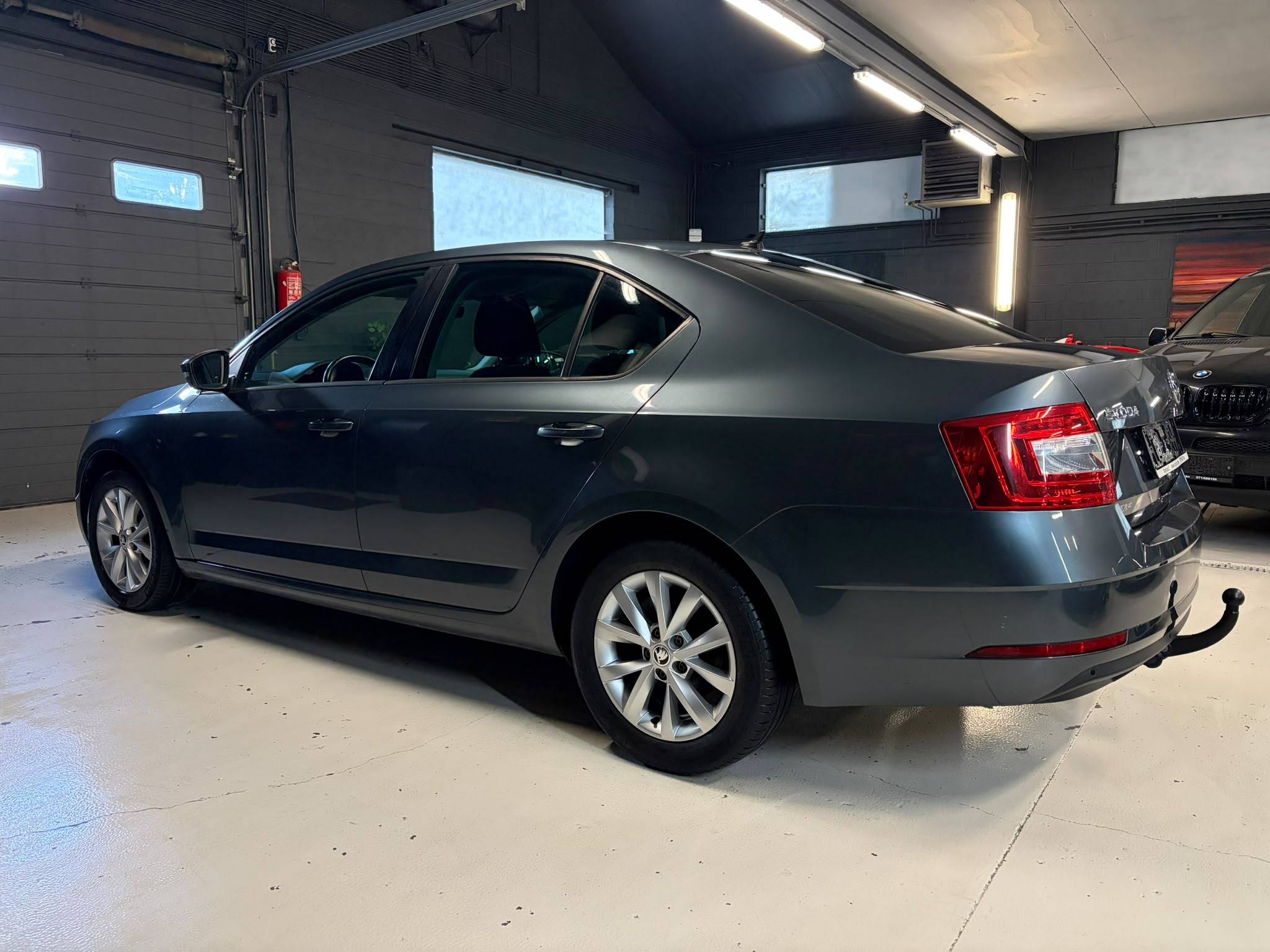 SKODA OCTAVIA VERSION AMBITION - Stylcar2 Florennes